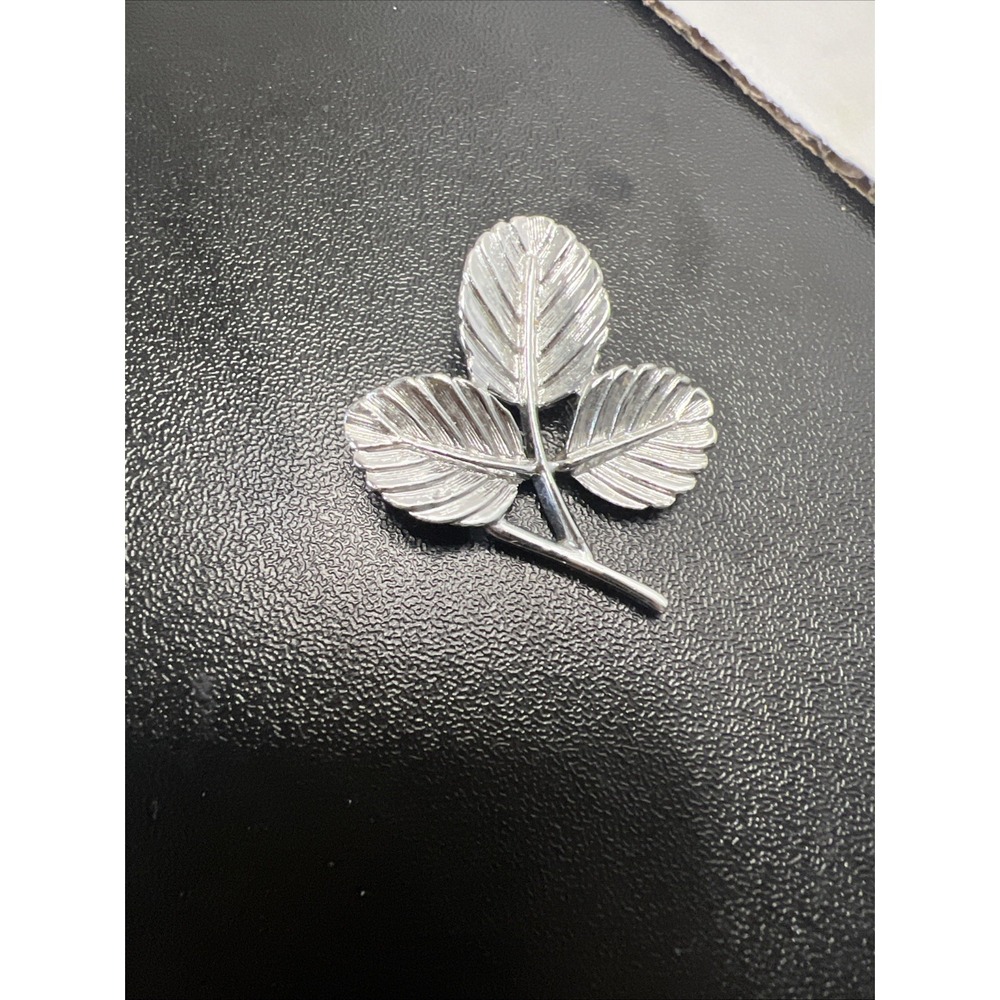 Vintage Sarah Coventry Silver Tone leaf Pin Brooch